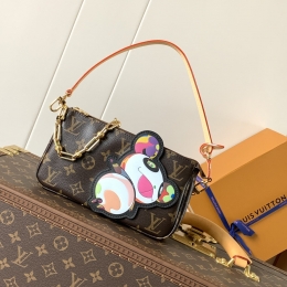 루이비통 LV x TM 포쉐트 악세수아 숄더백 